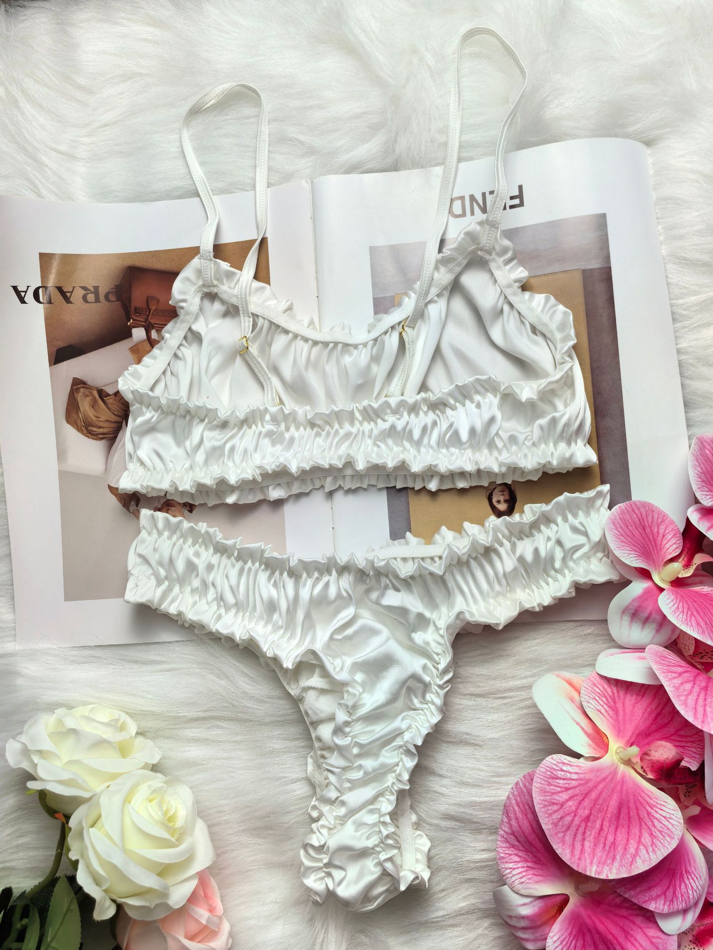 Komplet buduarowy Pearl Cloud – Ruffled Satin Set 813541c8f880a78970f9174bb8665813